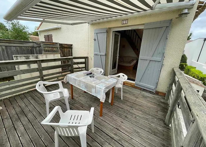 Apartment Cosy Avec Terrasse Intime, A 500m De La De Nauzan - Fr-1-550-37 *